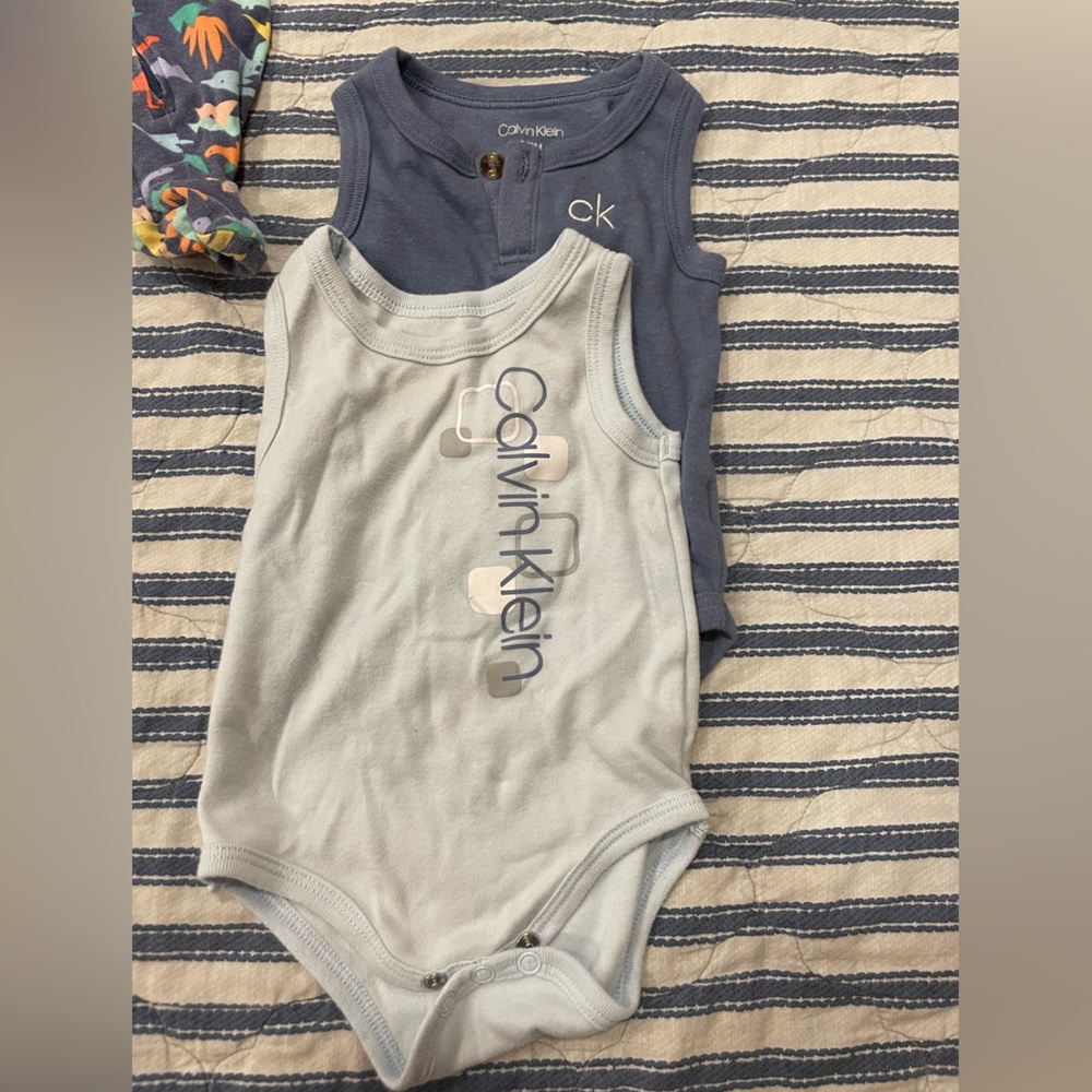 EUC Calvin Klein Baby Onesie Set 0-3 month